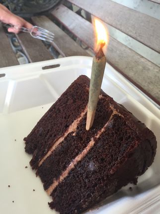 weedable birthday cake4880